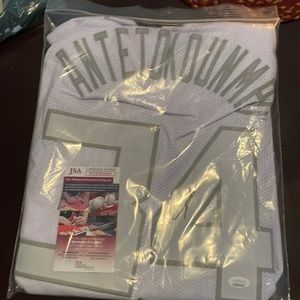 signed giannis antetokounmpo jersey